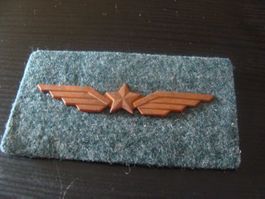ancien insigne militaire d'aviation.