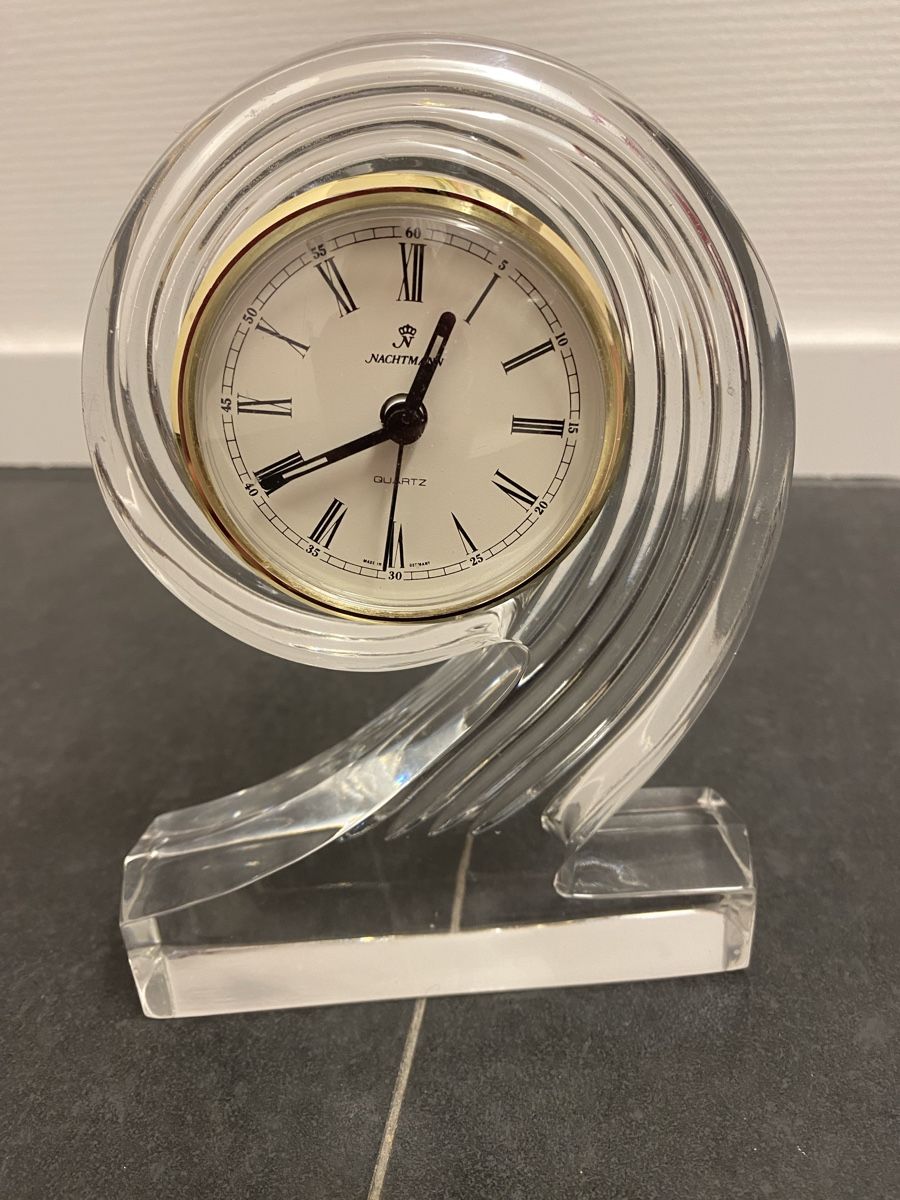 Orologi da terra & Orologi da parete: Nachtmann Tischuhr aus Glas in Form einer 2 – Usato da Bern venduto da Mondol