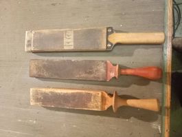 3 antike Abziehriemen, Rasiermesser, Zustand siehe Fotos