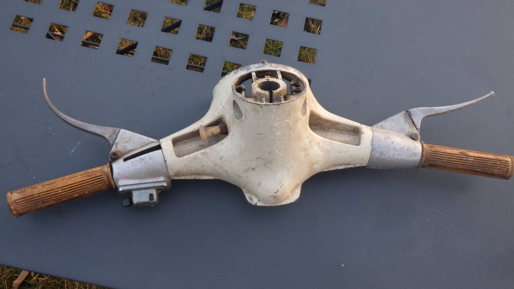 Puch Tutti pezzi di ricambio per scooter: LENKER PUCH ROLLER R50 MIT RAREM LICHTSCHALTER 1970 OLDTIMER – Usato da Wängi venduto da Toeff85 8