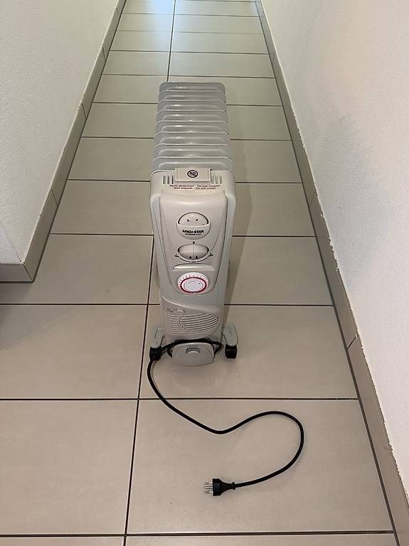 Radiatori: Radiateur à huile électrique – Usato da Moudon venduto da Shiti10