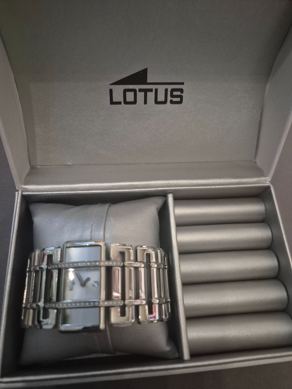 Lotus Orologi: Lotus Damenuhr, Silber, neuwertig – Nuovo e nell'imballaggio originale da Glattfelden venduto da Jenoptik