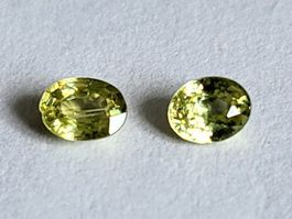 Paire de sphène-titanite 4 x 3 mm / total 0.35 carat