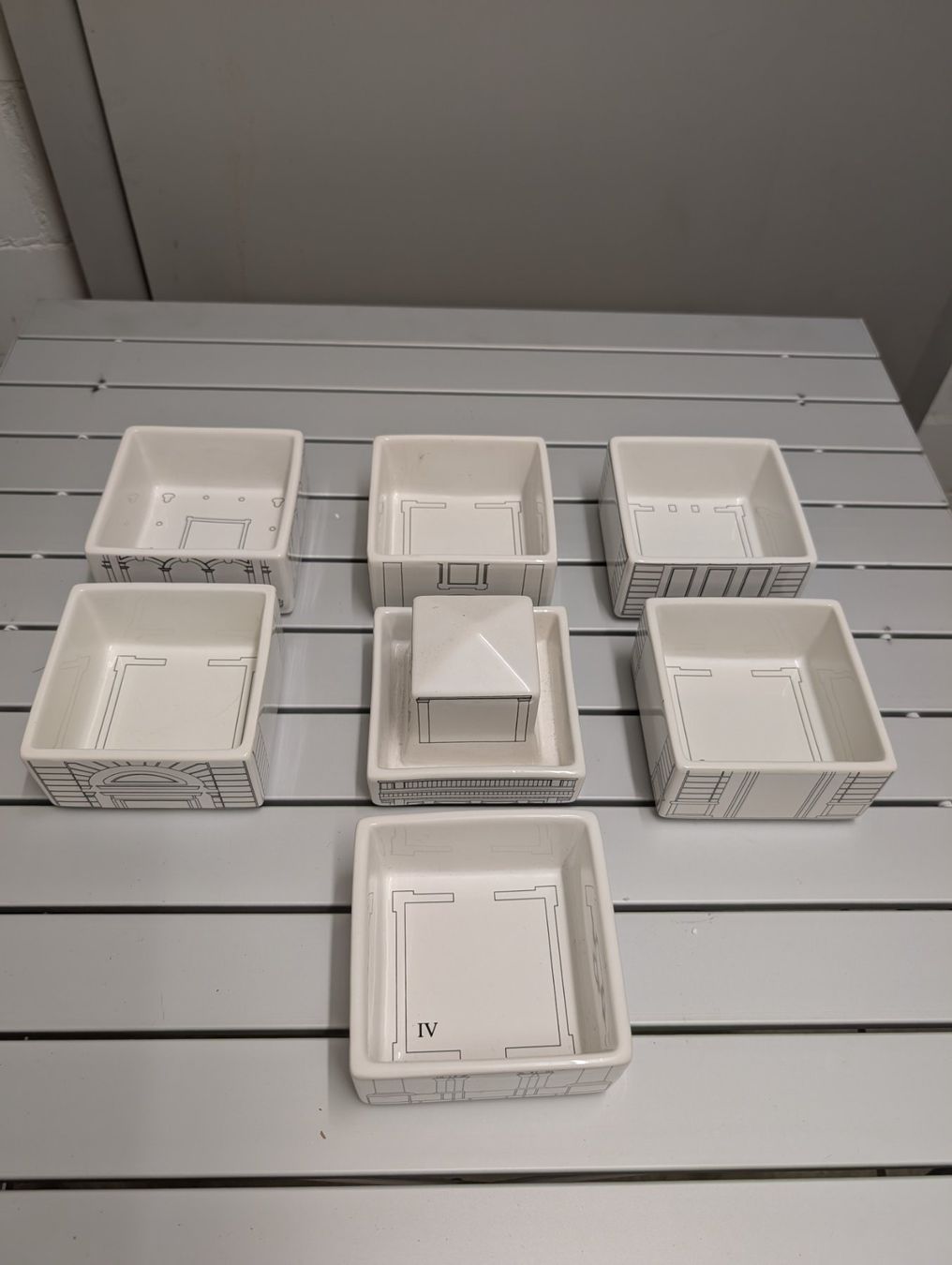 Seletti Palace „Torrione“ Porzellan Set – Alessandro Zambell (Neuf ...