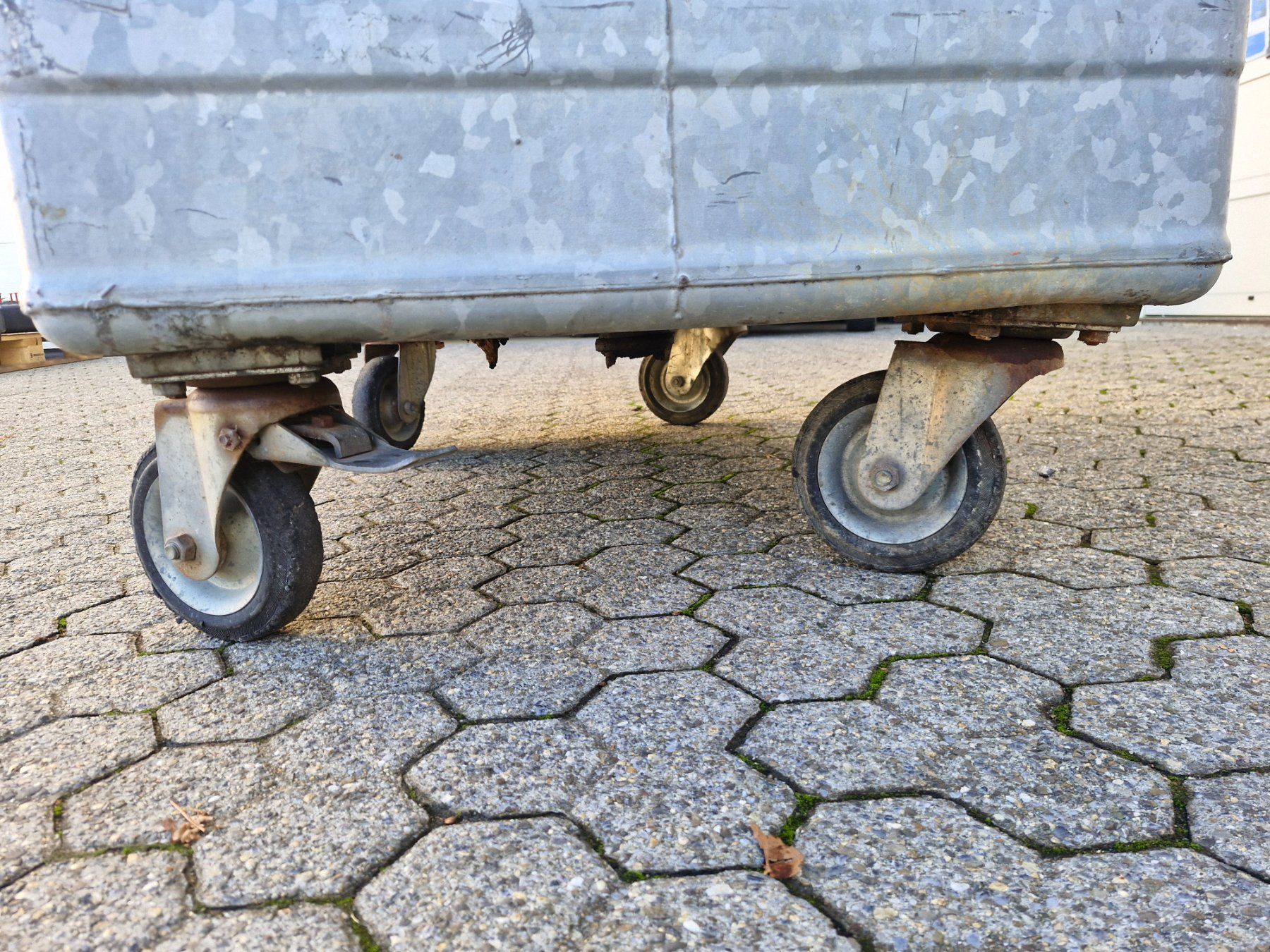 Sonstiges für Büro & Gewerbe: Rollcontainer zu verkaufen – Defekt aus Bleienbach von rol_zfz6 3