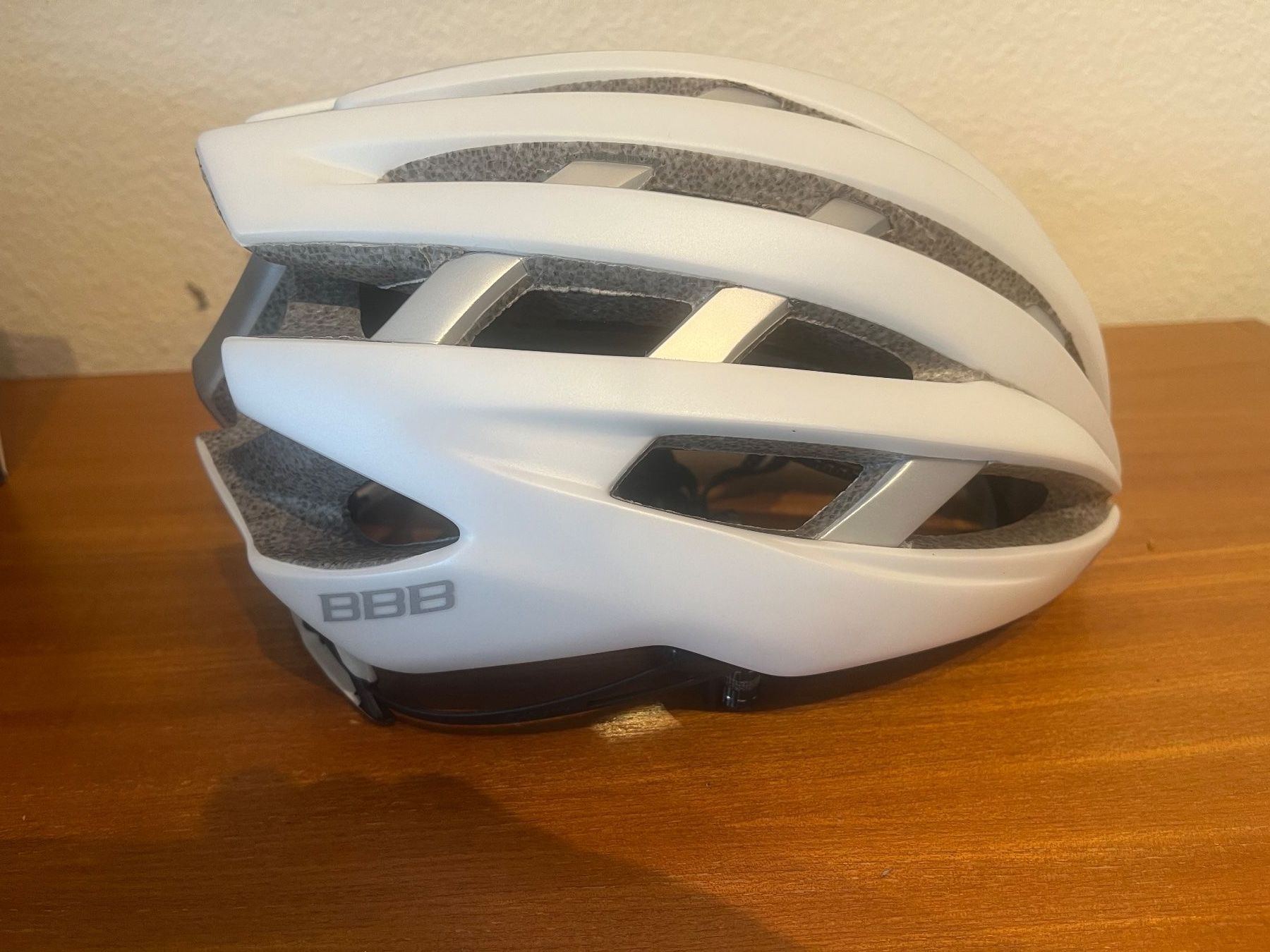 BBB Cycling Caschi: Vellohelm BBB Icarus – Nuovo e nell'imballaggio originale da Männedorf venduto da Smirnoff7