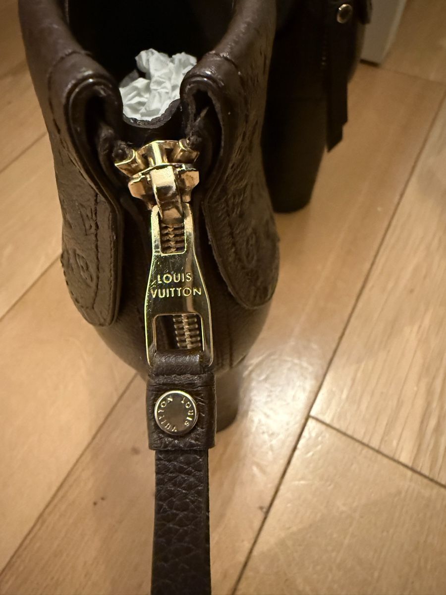 Louis Vuitton Scarpe da donna: Bottines Louis Vuitton cuir marron taille 38.5 usage – Usato da La Croix-de-Rozon venduto da ben_9qlz 5