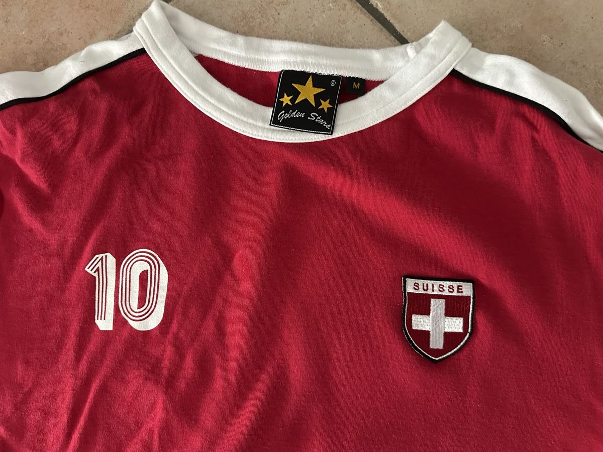 Canottiere & Pantaloni: Schweizer Fußballtrikot 10 – Usato da Quartino venduto da DiloUsato 1