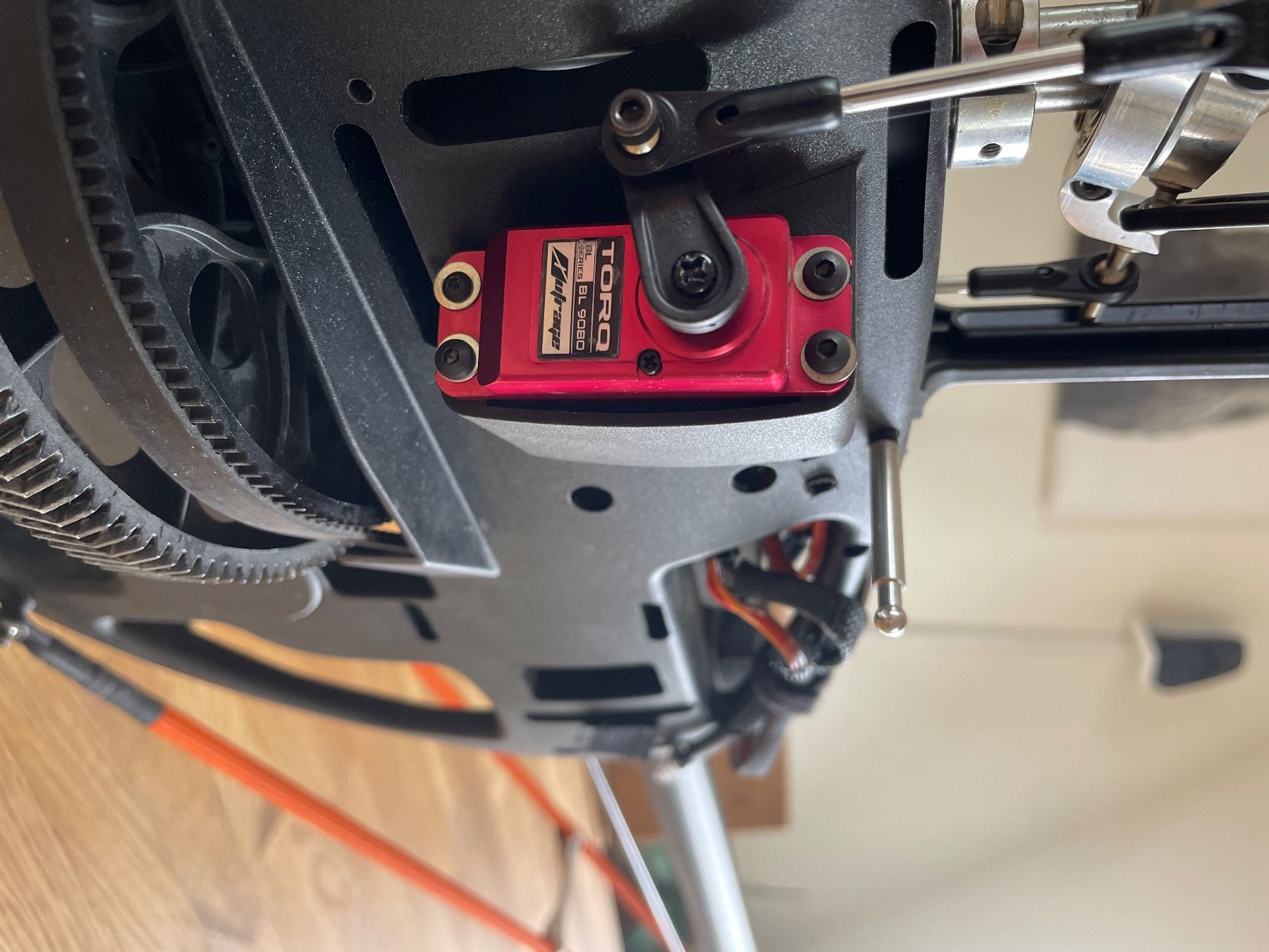 Modellismo RC: Mikado Logo 700 inkl. Elektronik – Usato da Neftenbach venduto da CURRAT1 6