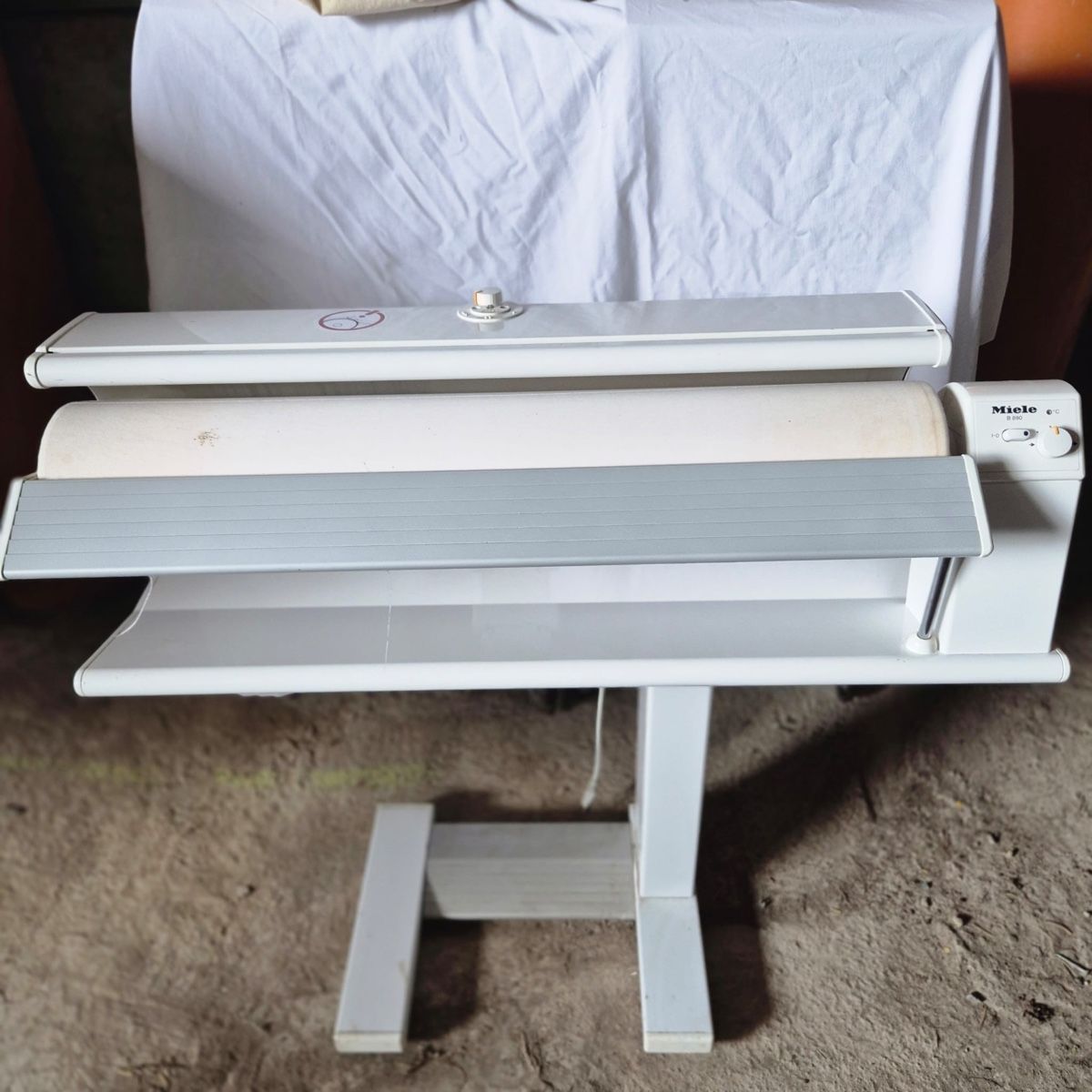 Miele Ferri da stiro: Miele Bügelmaschine – Usato da Kerns venduto da beefin53