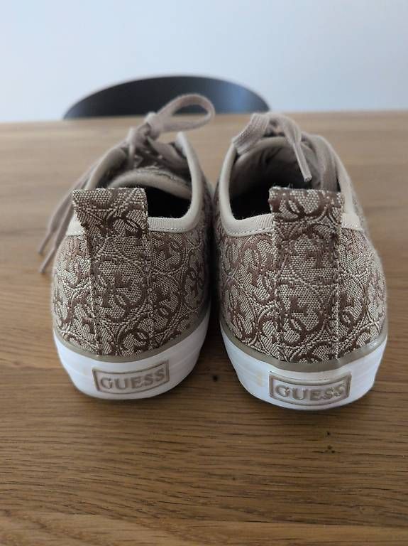Scarpe da donna: Guess Schuhe  – Usato da Aarburg venduto da Noemi.H 1