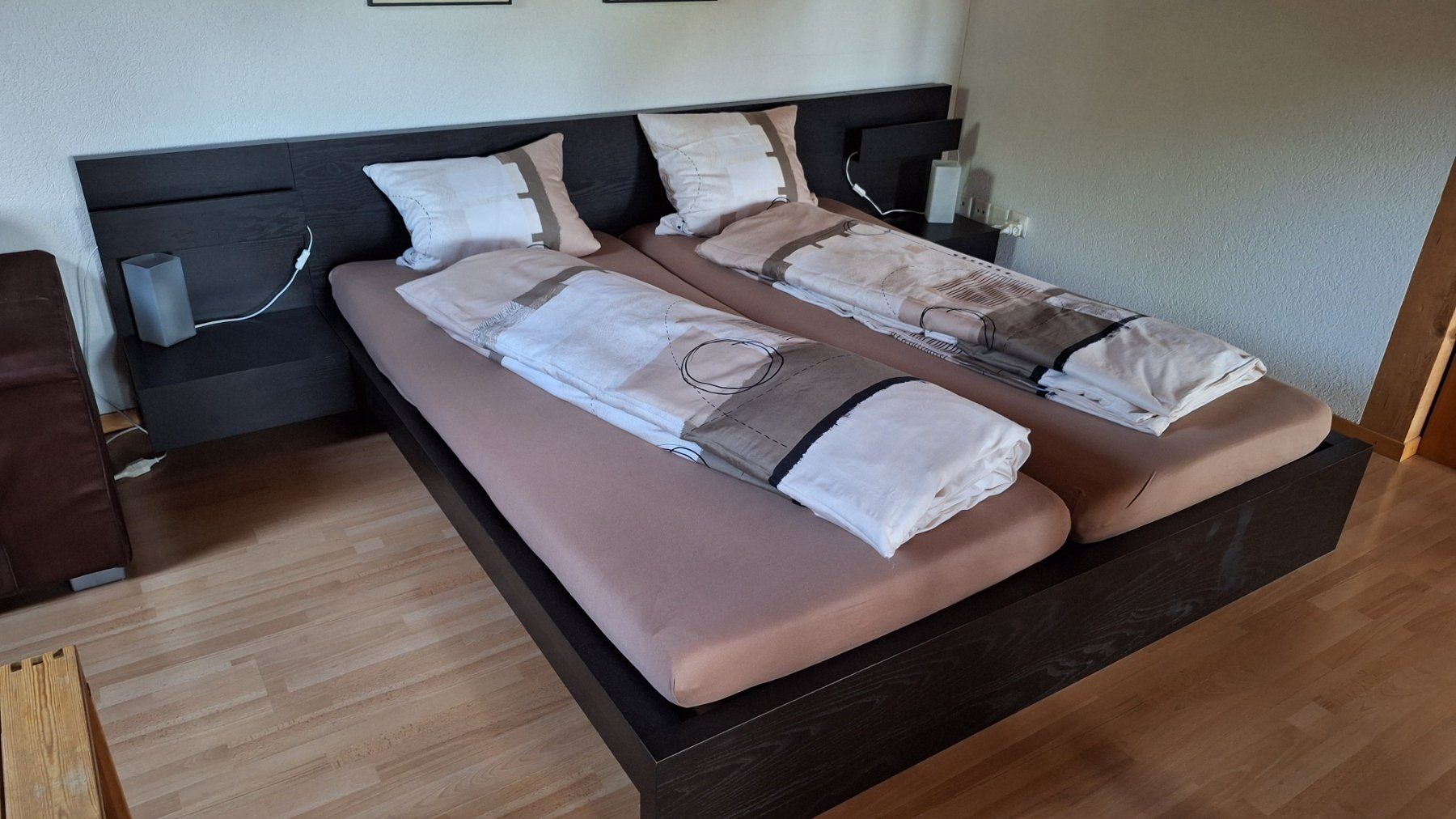 Ikea Letti: Bett MALM 180x200 inkl. Nachttisch- Element – Usato da Bargen BE venduto da AladinPeter 1