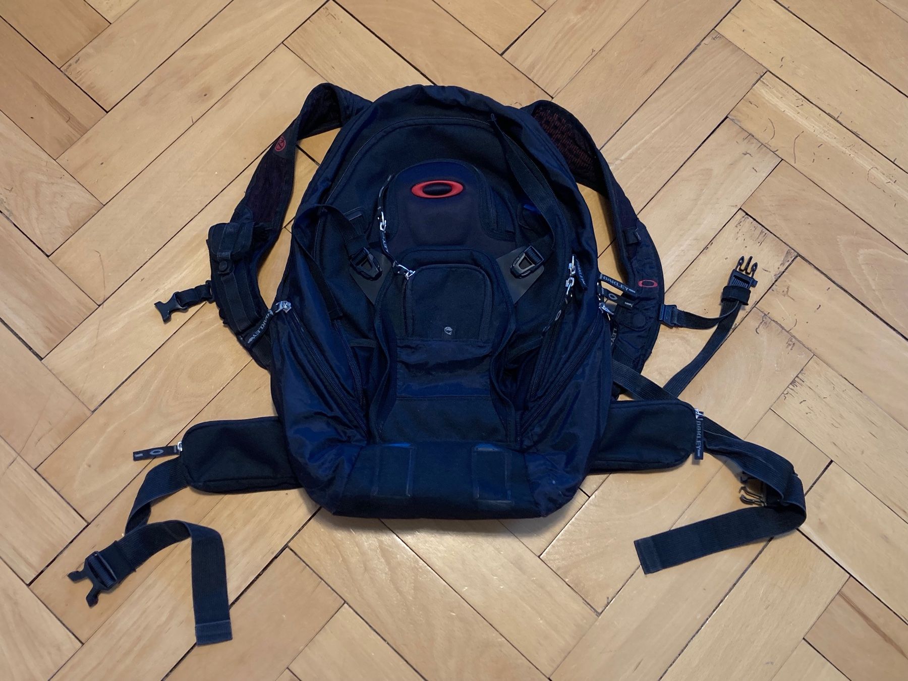 Oakley Zaini: Vintage 90s Oakley Backpack Unreleased Sample 25L – Usato da Zürich venduto da le_souk