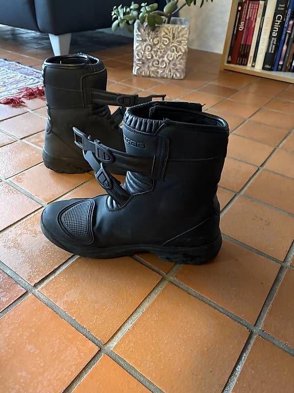 Herrenschuhe: Motorradstiefel schwarz, Gr. 45 ? CHF 100.? – Gebraucht aus Cressier FR von flo_2rmg 1