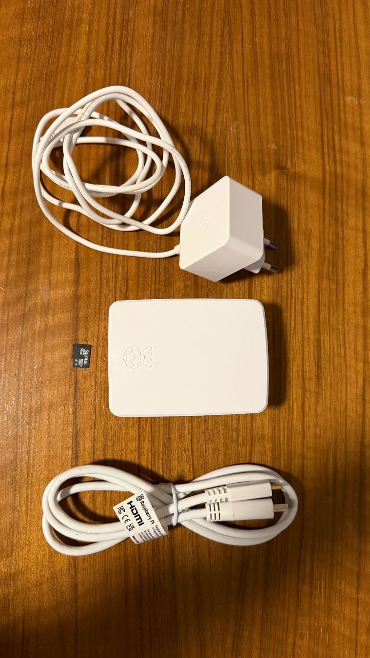 Raspberry Pi PCs: Raspberry Pi 4 Kit mit Netzteil und SD Karte – Gebraucht aus Buttisholz von Berry007 1
