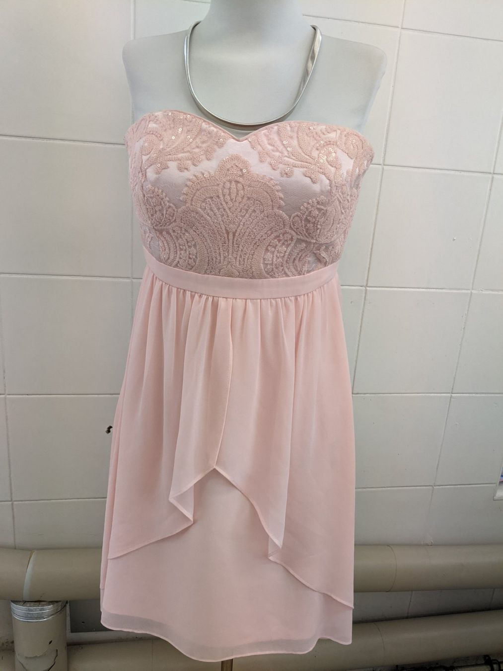 Vestiti: Damen Kleid GR 38 – Usato da Langnau am Albis venduto da Judithsebi