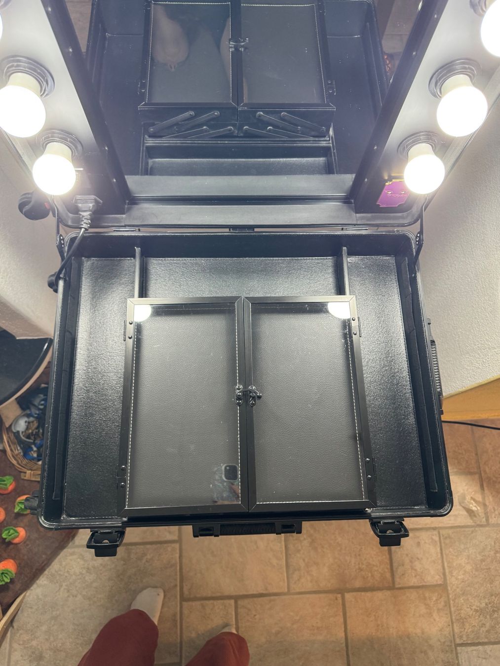 Friseureinrichtung: Profi Make-Up-Koffer mit Licht – Gebraucht aus Glattfelden von sdn_5430 1