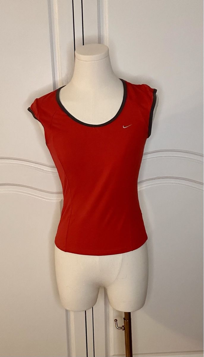 Nike Top: Nike sporttop m top – Usato da Pfaffhausen venduto da Klaras_second_hand