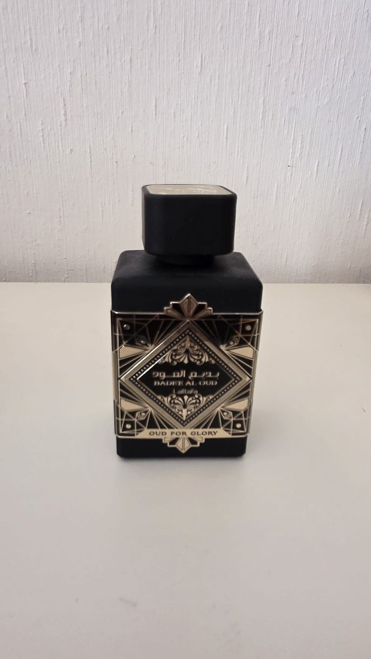 Lattafa Profumi & Eau de Toilette: Oud for Glory - Lattafa 90/100ml – Usato da Lausanne venduto da Andonia