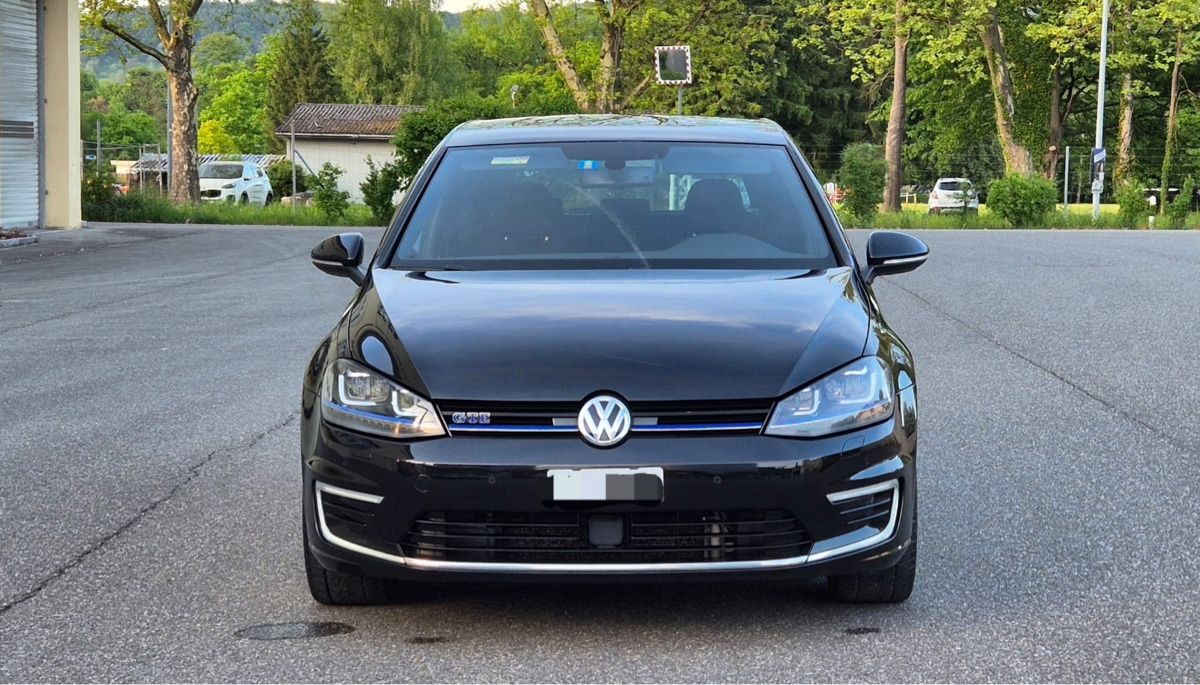VW Automobili: GOLF 7 GTE 1.4 – Usato da Bülach venduto da _milziv 2
