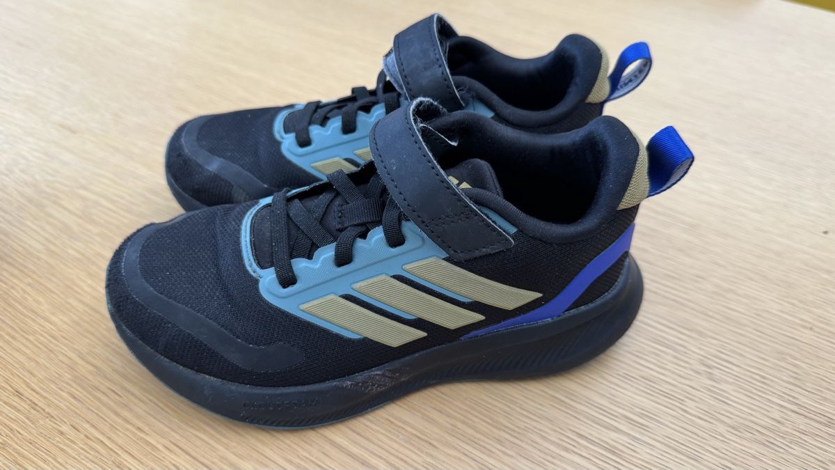 Adidas Scarpe per ragazzi: Schuhe Adidas Gr.31.5 – Usato da Zürich venduto da nadyasuv