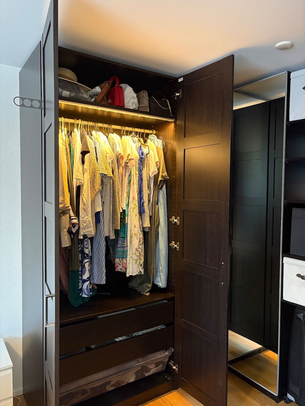 Ikea Garderobe: Ikea PAX Kleiderschrank – Neu (gemäss Beschreibung) aus Wetzikon ZH von aur_n5rt 2