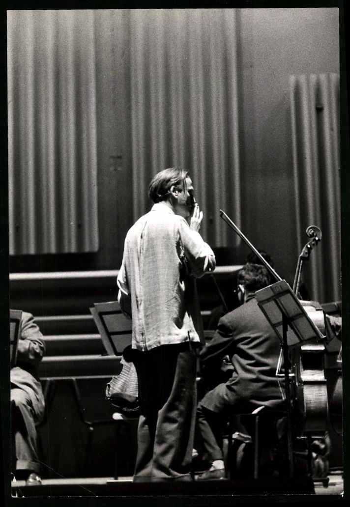 Fotografie & Manifesti: Fotografie Dirigent und Violinist Yehudi – Usato da Berlin venduto da bartko-reher
