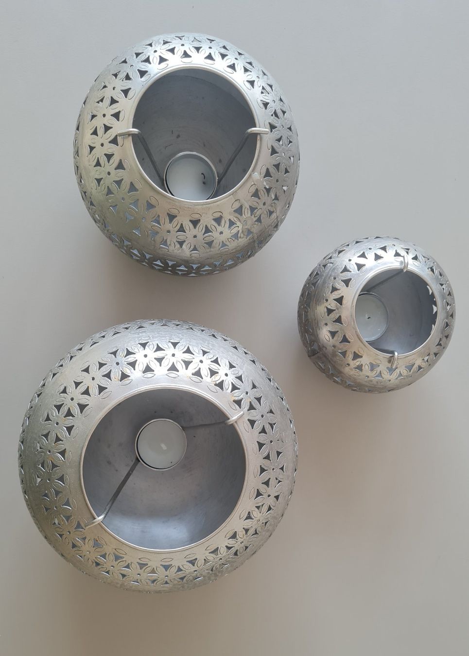 Tutte le decorazioni: Windlichter Kugel-Form, 3er Set, Silber Metall – Nuovo (secondo la descrizione) da Zürich venduto da ire_992t 1