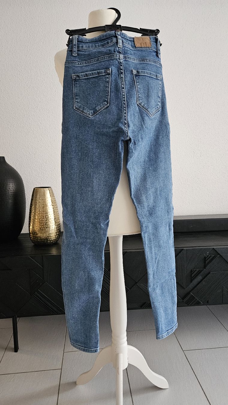 Jeans: Stylische Damenjeans Gr. 26 – Gebraucht aus Bülach von Recherchieren 1
