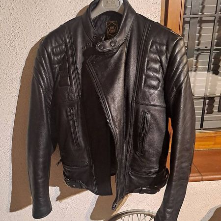 Tuta da moto in pelle, giacca e pantaloni