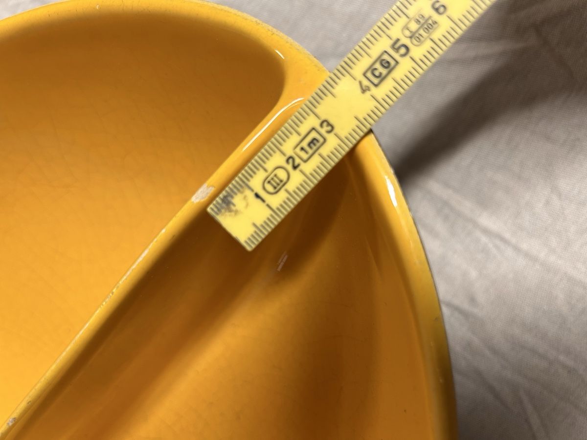 Plateaux: Saladier type Roessler jaune noire céramique 1950 – D'occasion à Lausanne par Plein-de-styles 2