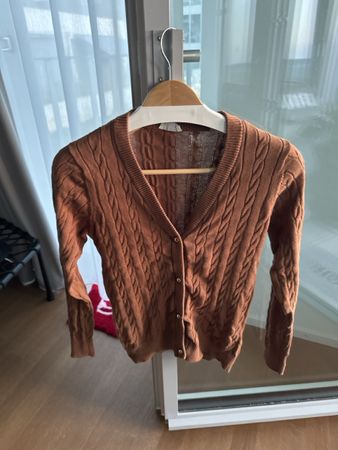 Damen Strickjacke braun Zopfmuster Grösse S guter Zustand