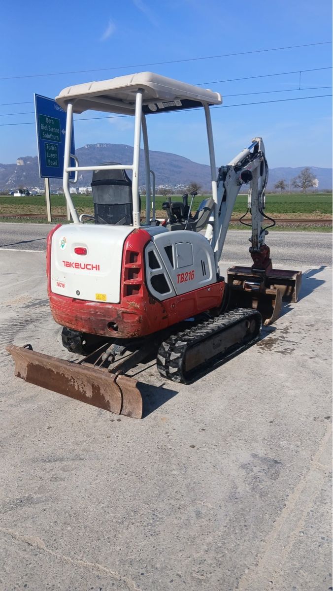 Takeuchi Escavatori: Bagger 1,6 Tonnen Takeuchi TB 216 – Usato da Niederbipp venduto da baggerch 1