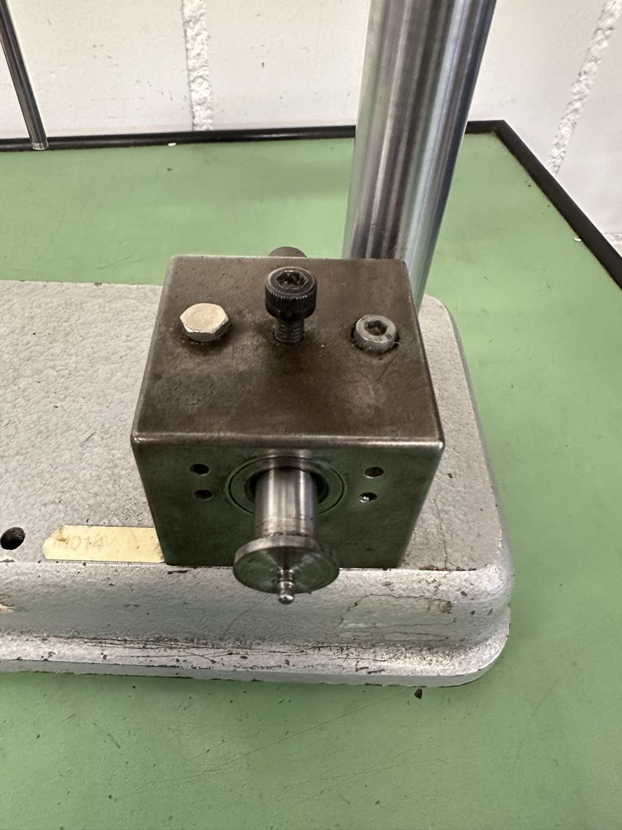 Mitutoyo Misurare: Mitutoyo Digitale Messuhr mit Stativ. – Usato da Aarberg venduto da SNMachines 7