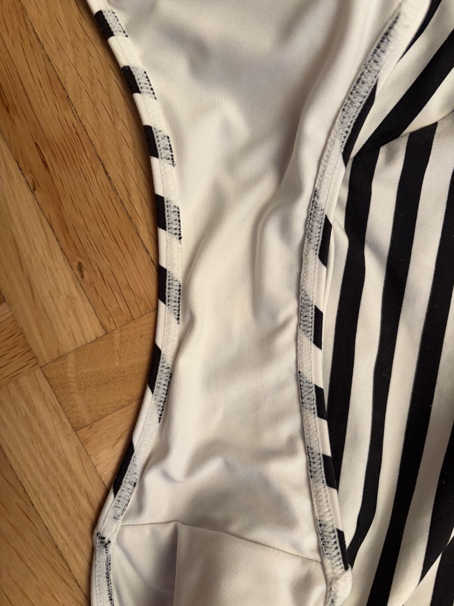 H&M Costumi da bagno & Bikini: One Shoulder Badeanzug H&M Gr. 42 – Usato da Muttenz venduto da stoeberi01 3