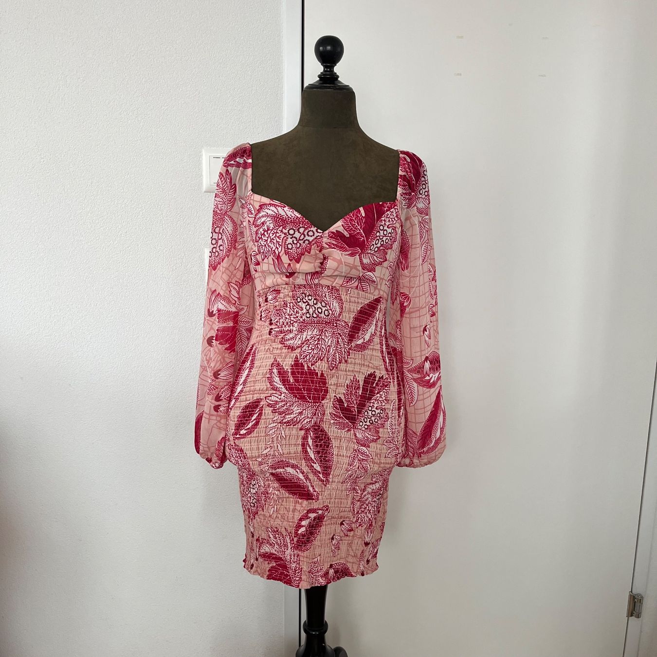Guess Kleider: Guess Kleid – Neu (gemäss Beschreibung) aus Zug von Grc999