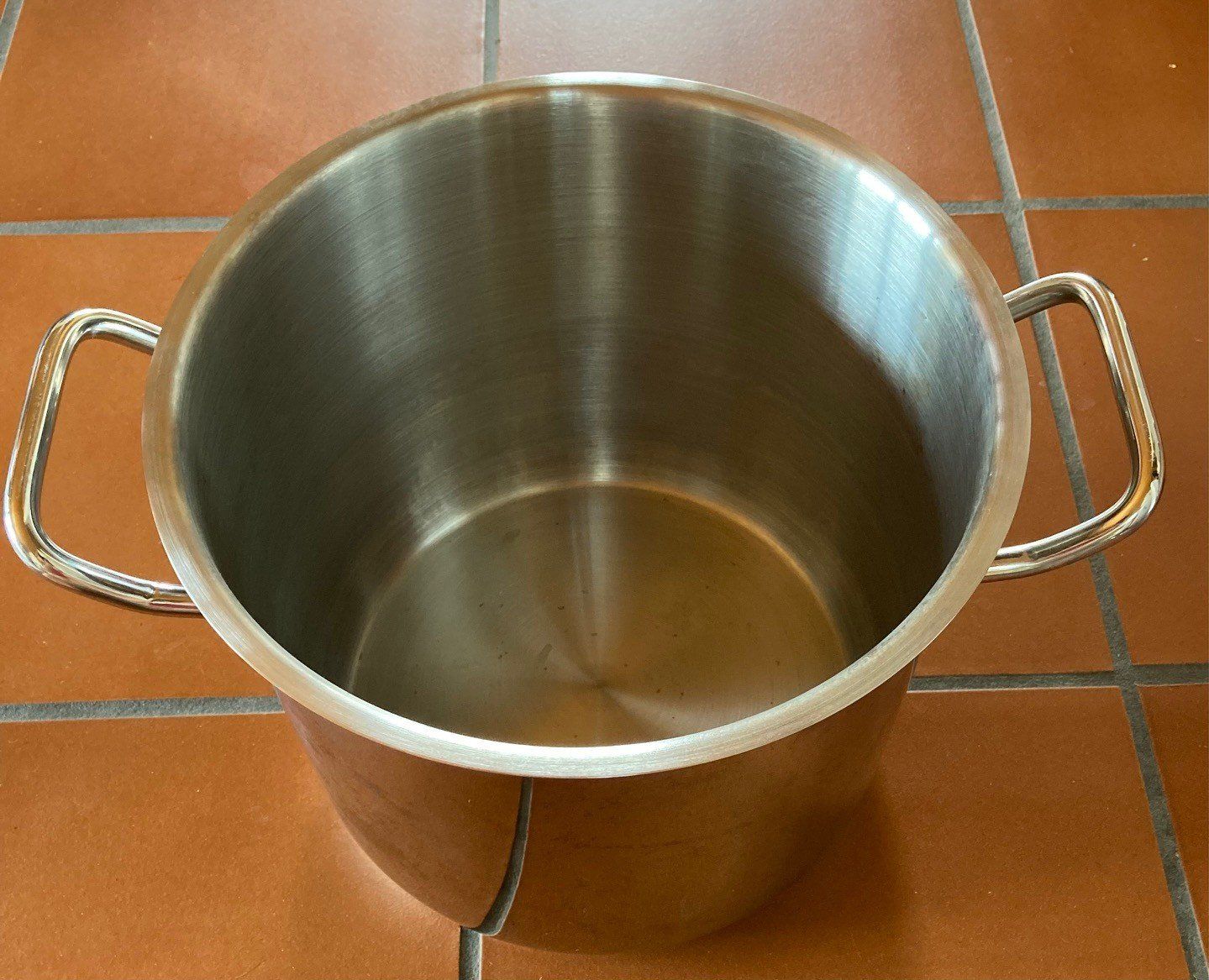 Pentole: Grosser Kochtopf mit Deckel/Grossraumtopf – Usato da Orselina venduto da Vrenegonde 2