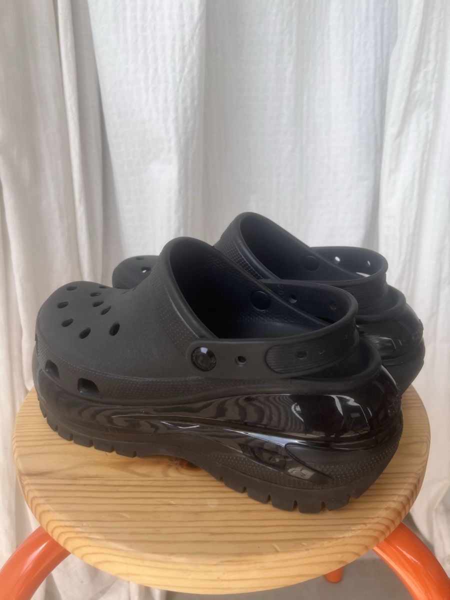 Crocs Scarpe da uomo: Crocs Pantolette hoch – Usato da Zürich venduto da demi.gr