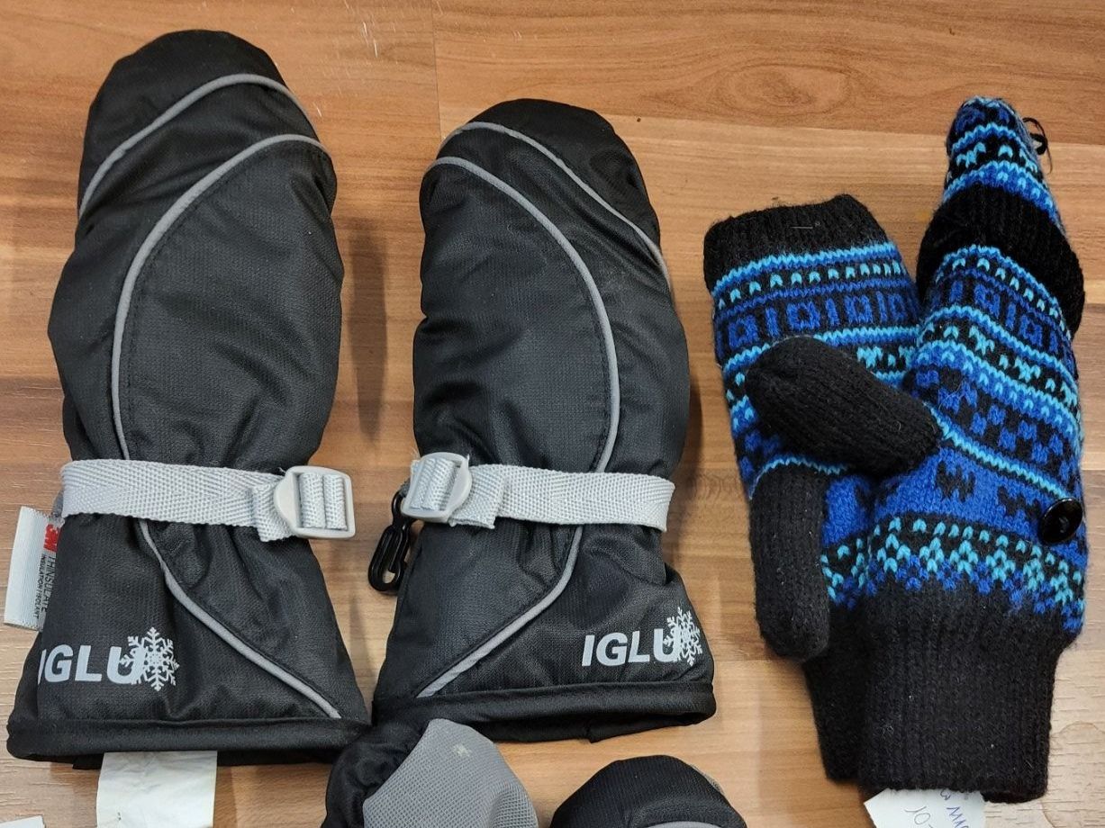Kinderhandschuhe: 1 Handschuhfür 3 bis 5 Jahre B2 – Gebraucht aus Schwarzenburg von Flamingo07