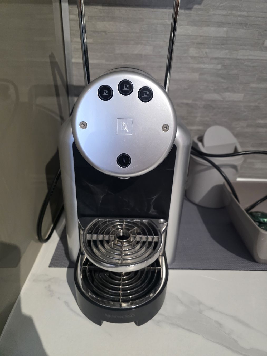 Nespresso Machines à café & Machines à expresso: Machine professionnel Nespresso Zenius ZN100 Pro – D'occasion à Genève par ErikaGE 5
