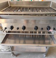 Gasgrill mit fahrbarem Untergestell