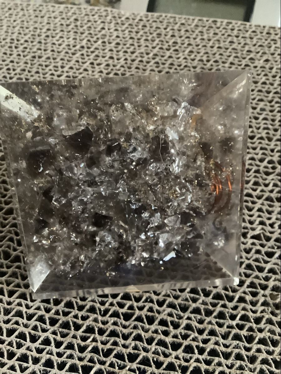 Mineralien & Heilsteine: Orgonit Pyramide – Gebraucht aus Zürich von Albatros57 3