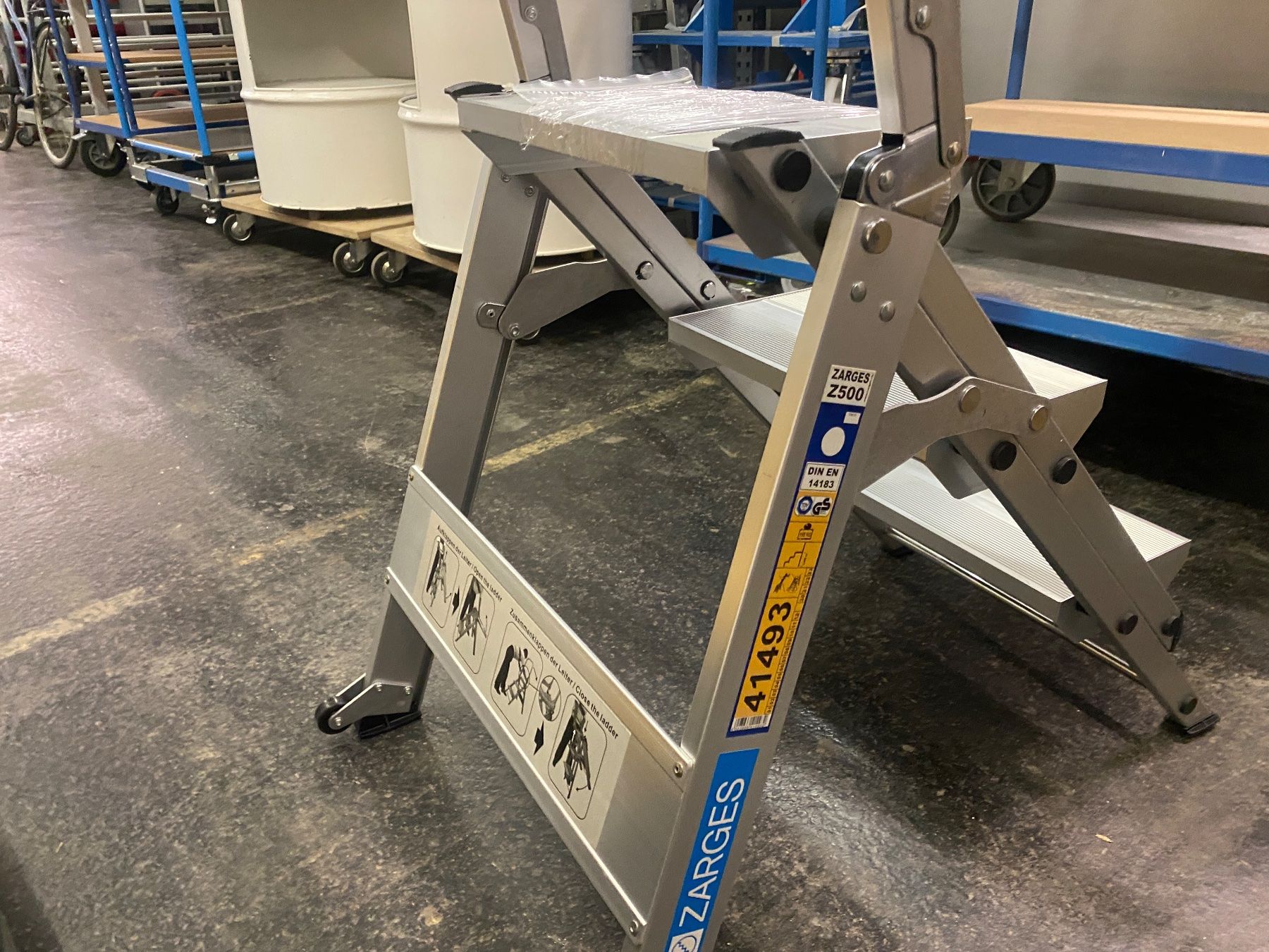 Zarges Scale: Zarges Trittleiter Plazastep P ab 1.- – Nuovo e nell'imballaggio originale da Wabern venduto da HK-Design 2