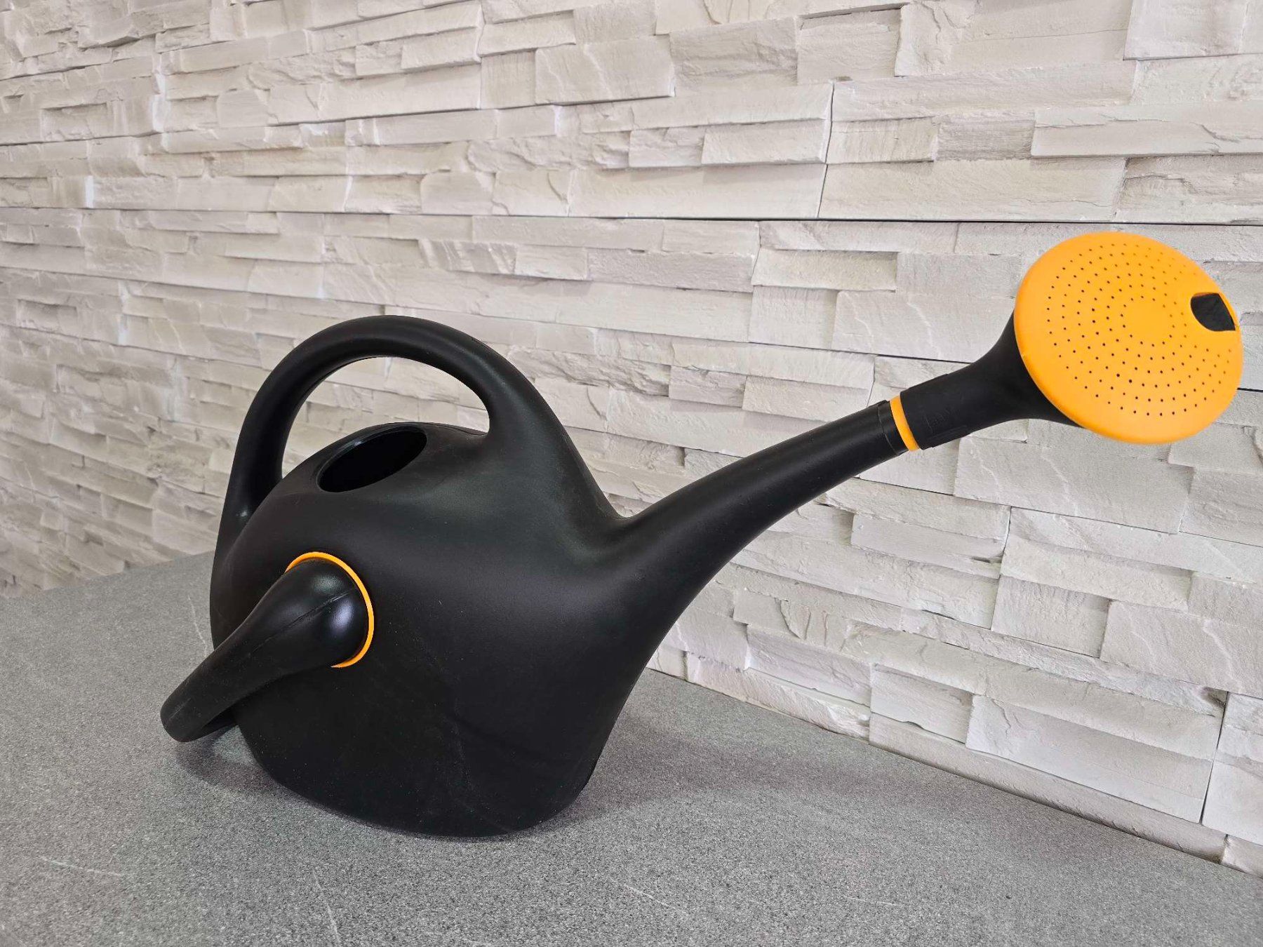 Bewässern & Giessen: Fiskars Gießkanne 10 Liter Kunststoff Gartengießer 2 Griffe – Neu (gemäss Beschreibung) aus Baar von  2