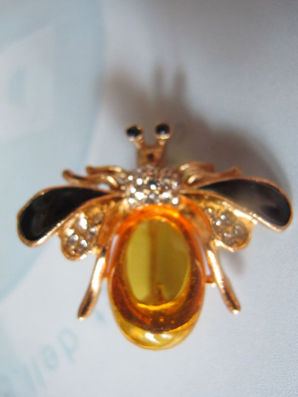 Spille & Fermagli: schöne Brosche als Biene mit Strass-Details – Nuovo e nell'imballaggio originale da Löhningen venduto da Chimae67 4