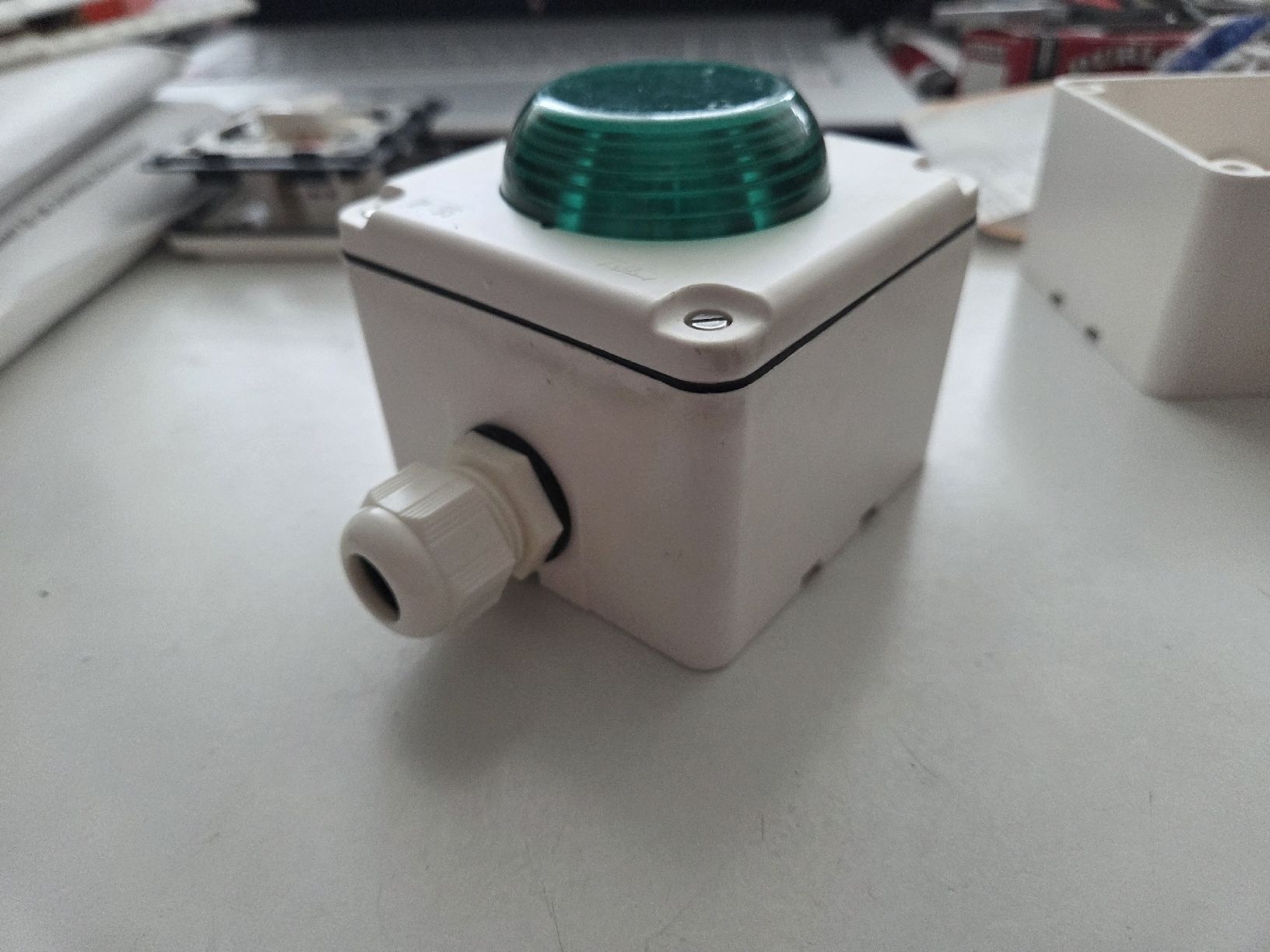 Feller Stecker: Feller Signal Blitzleuchte Hugentobler Typ 18 NAP 24V Grün – Gebraucht aus Zürich von eymen20 4