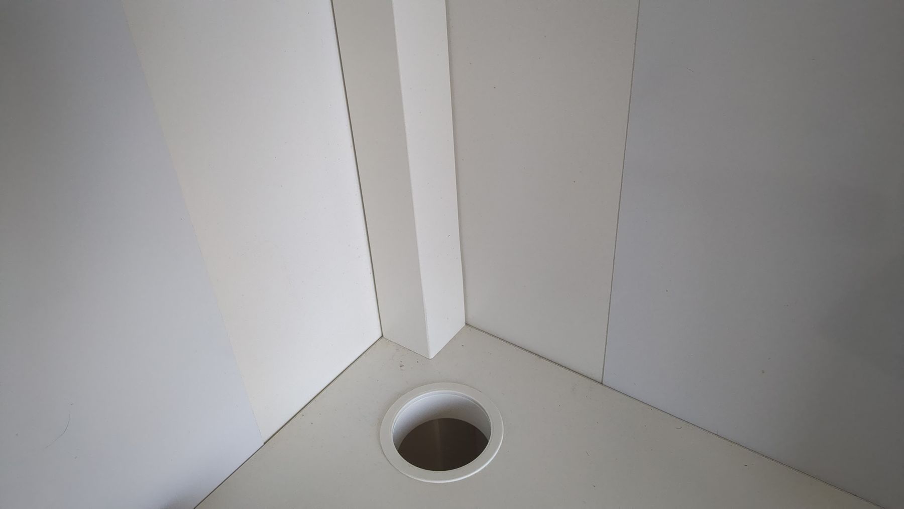 Ikea Schreibtische: White Corner Desk with Shelves good condition – Gebraucht aus Untersiggenthal von nag_mxh8 3