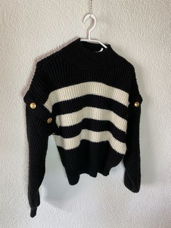 Pullover mit Golddetails von Mango