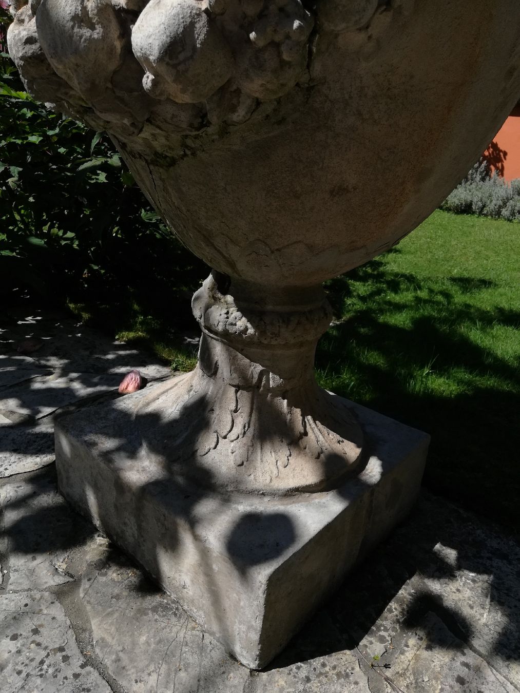 Vasi & Recipienti: Amphore riesig mit Sockel einmalig und schwer. 221cm. – Usato da Suhr venduto da sbblok 3