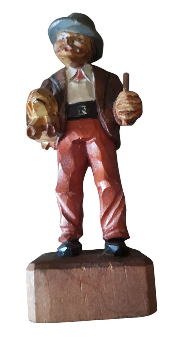 Statuette: Holzfigur antik - Mann mit Glücksschwein – Usato da Mörschwil venduto da antiksalon 2